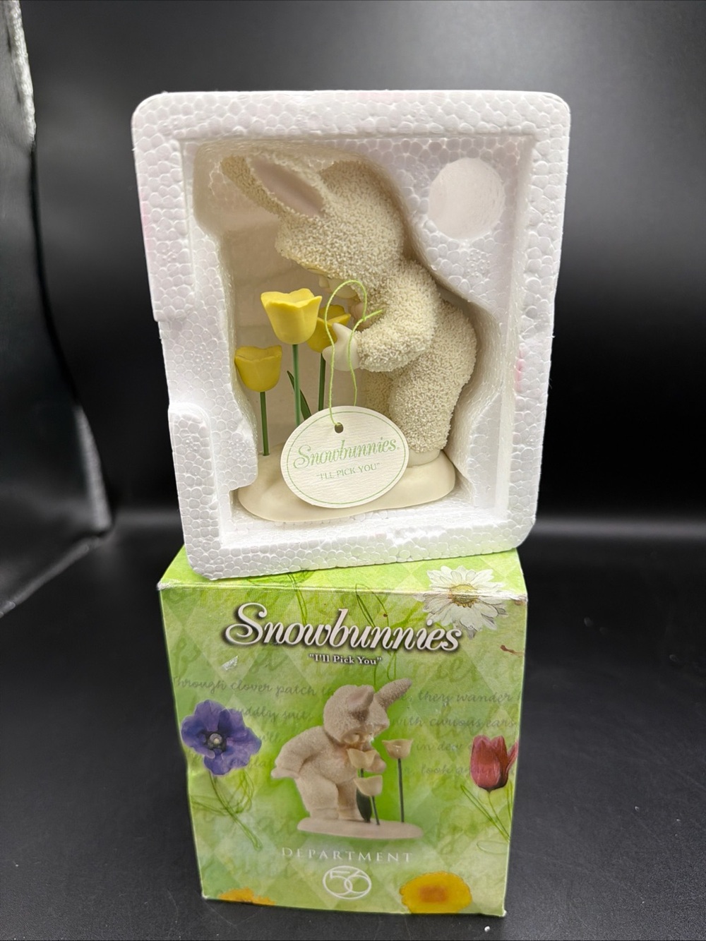 2000 Dept 56 Snowbunnies "I'LL PICK YOU" Porcelain Figurine #26355 in Box w/tag